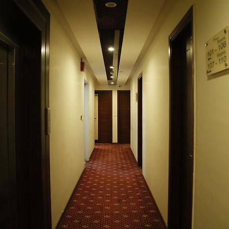 Hotel Grand Ffour Neu-Delhi Exterior foto
