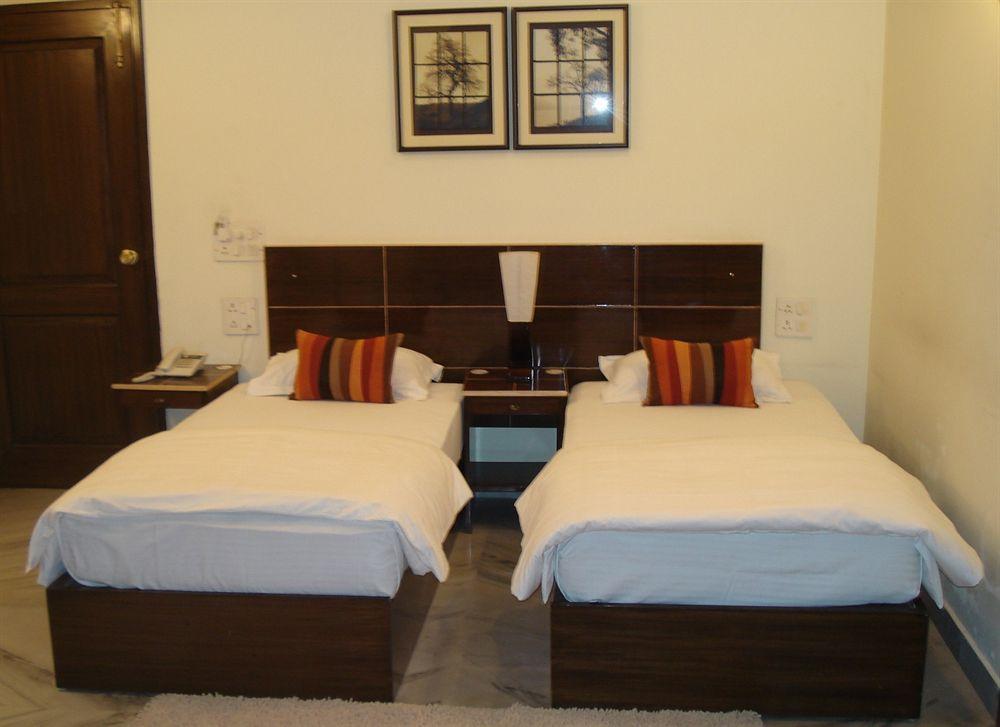 Hotel Grand Ffour Neu-Delhi Exterior foto