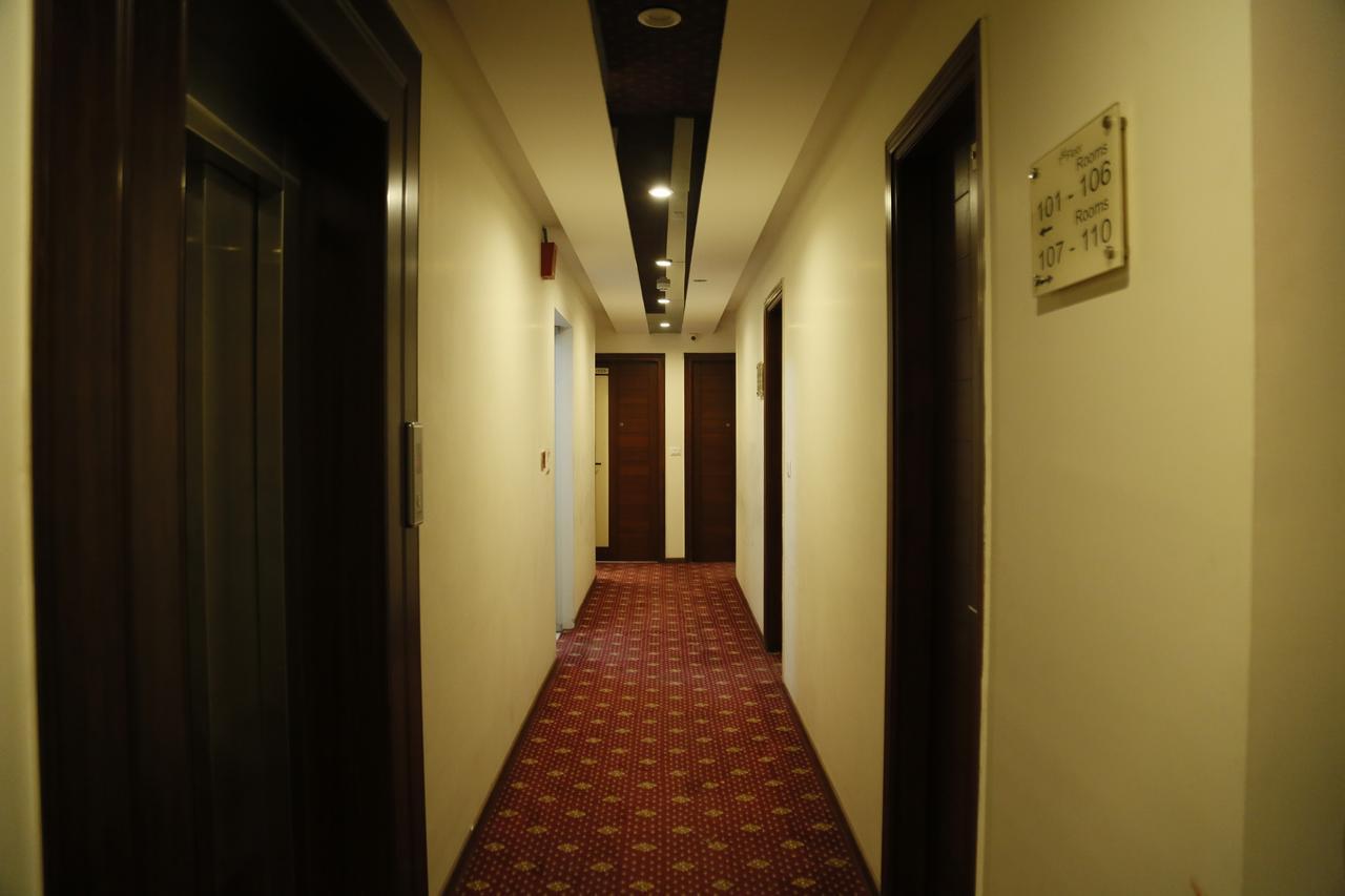 Hotel Grand Ffour Neu-Delhi Exterior foto