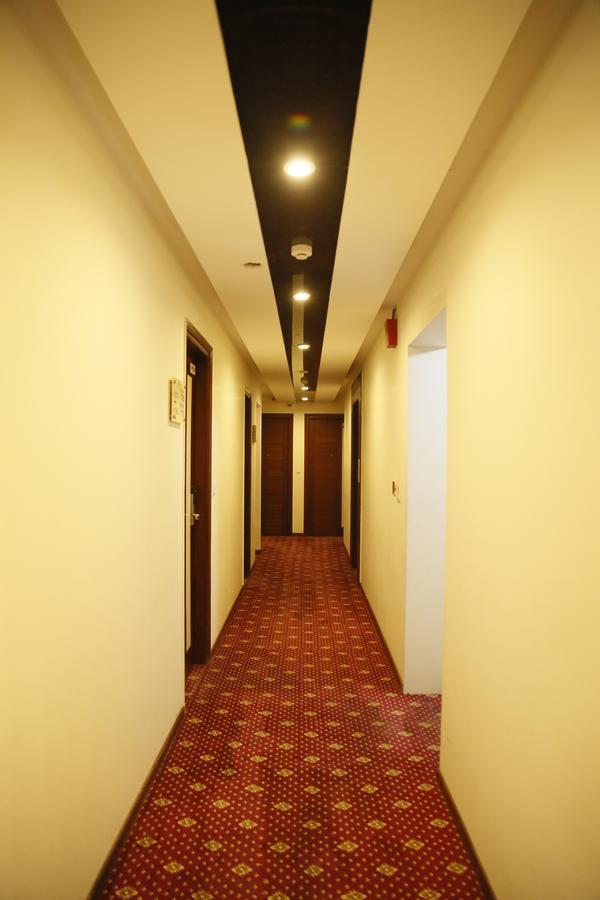 Hotel Grand Ffour Neu-Delhi Exterior foto