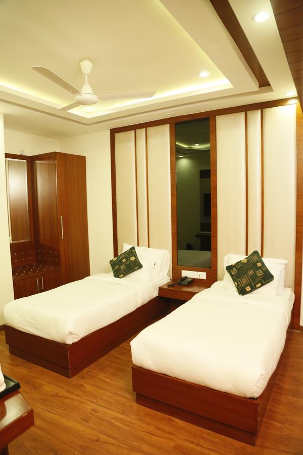 Hotel Grand Ffour Neu-Delhi Exterior foto