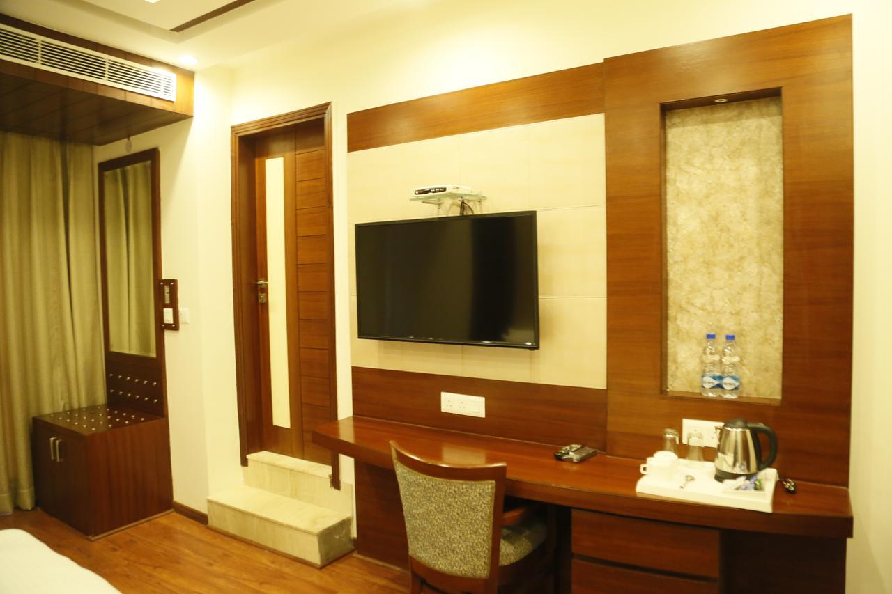 Hotel Grand Ffour Neu-Delhi Exterior foto