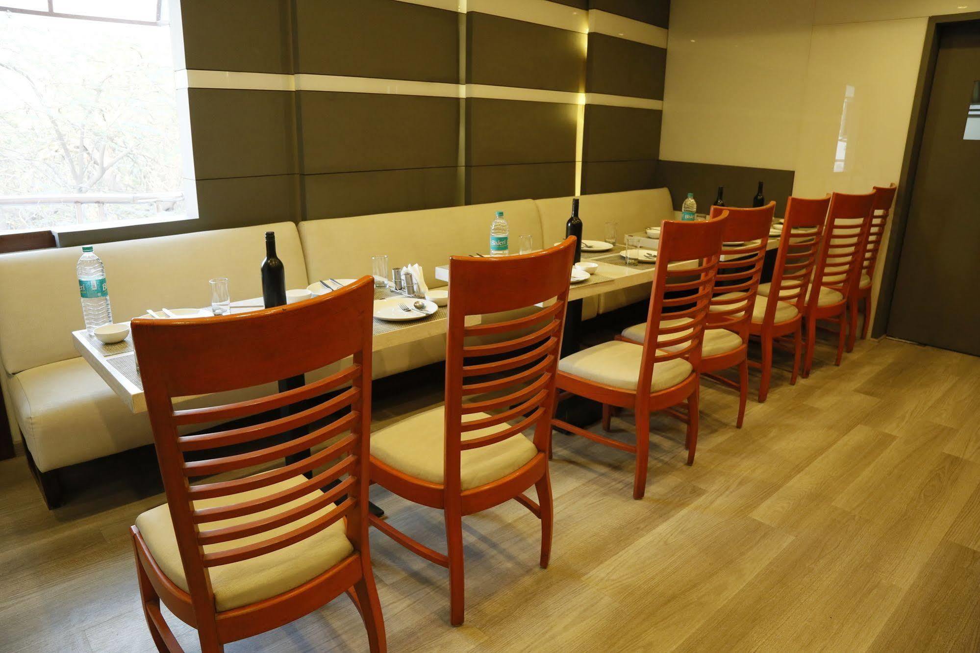 Hotel Grand Ffour Neu-Delhi Exterior foto