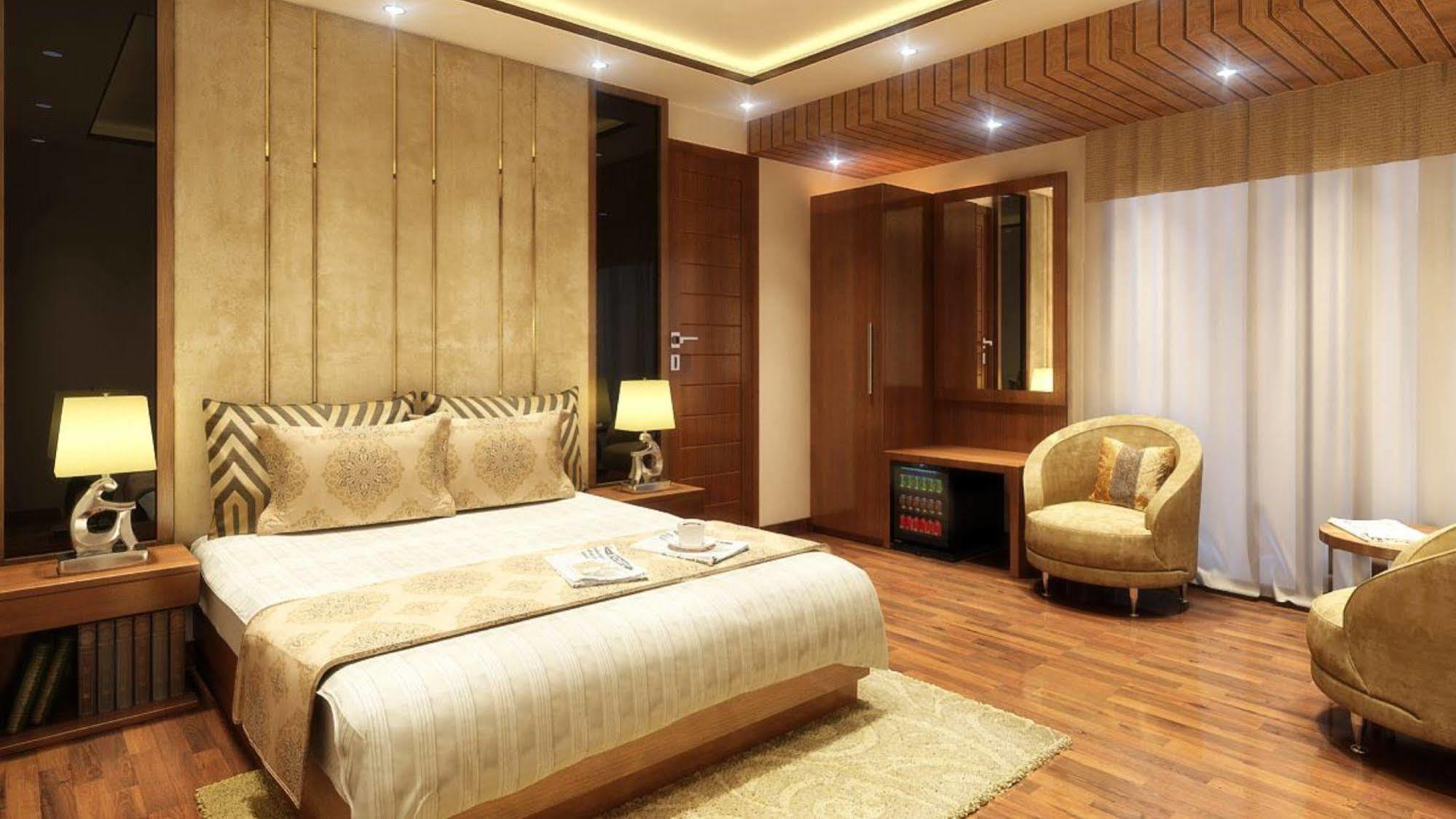 Hotel Grand Ffour Neu-Delhi Exterior foto