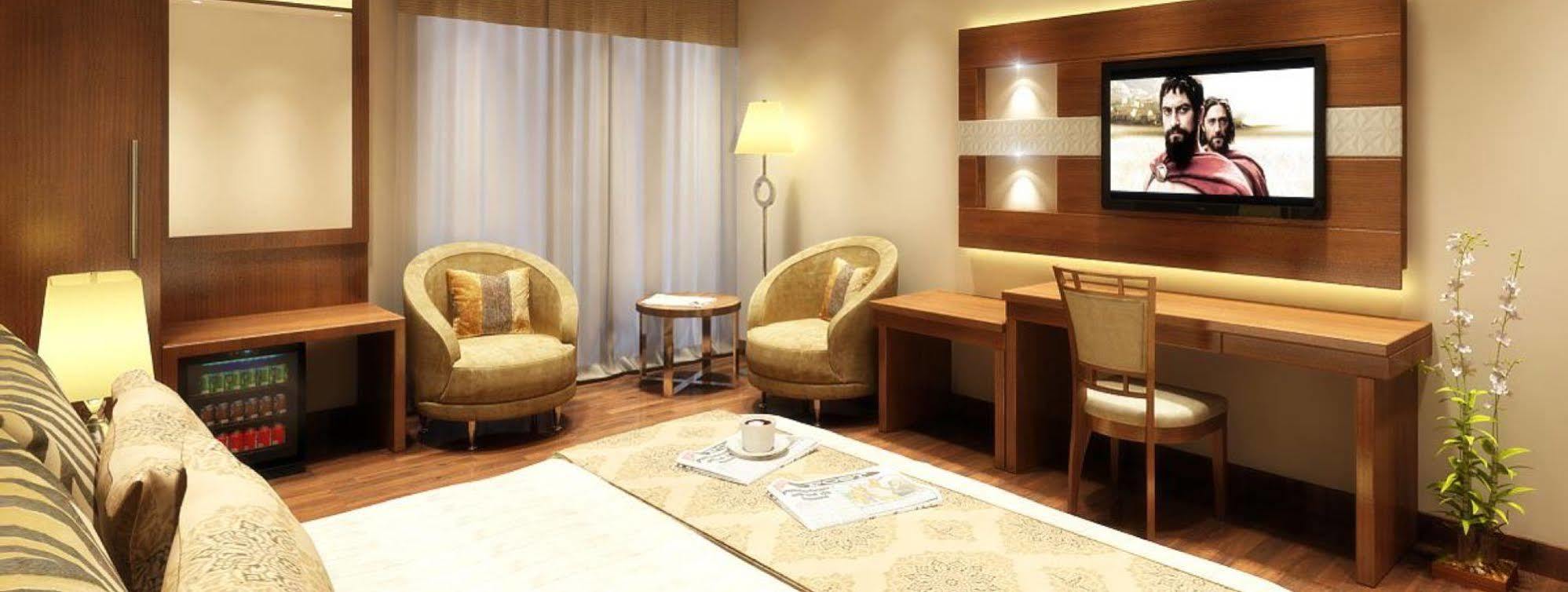 Hotel Grand Ffour Neu-Delhi Exterior foto