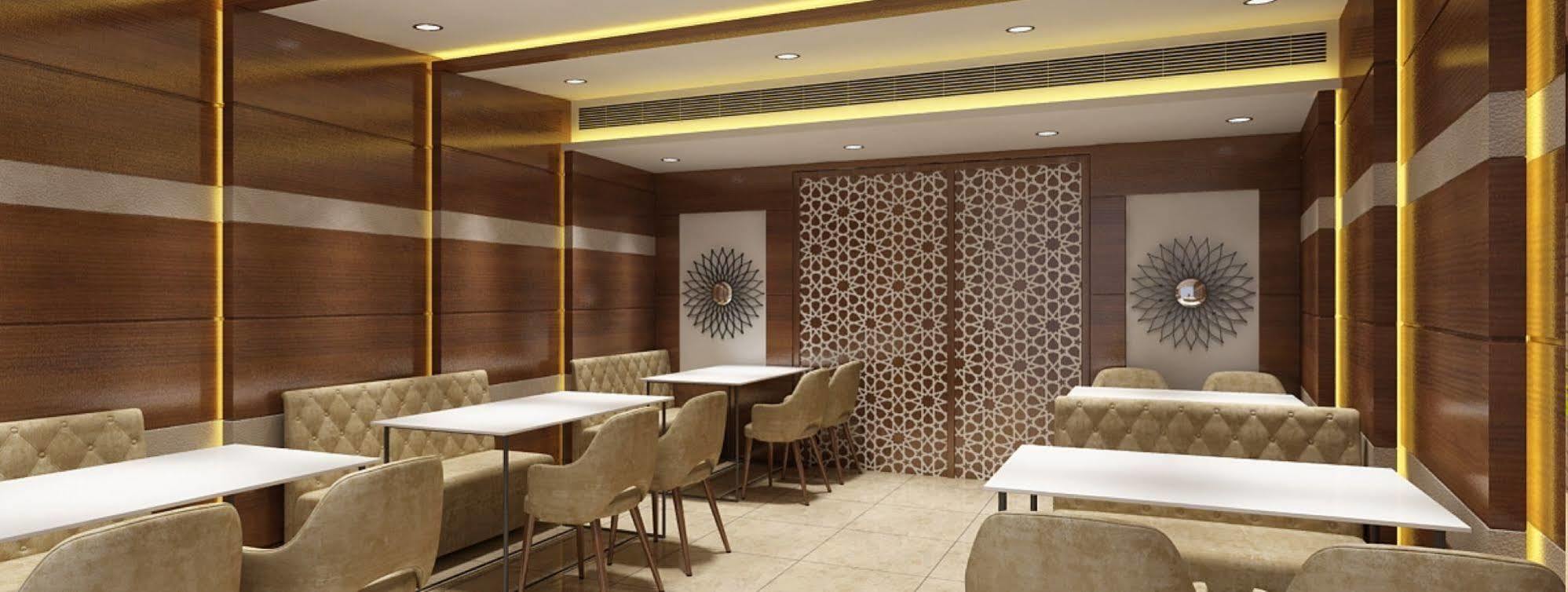 Hotel Grand Ffour Neu-Delhi Exterior foto